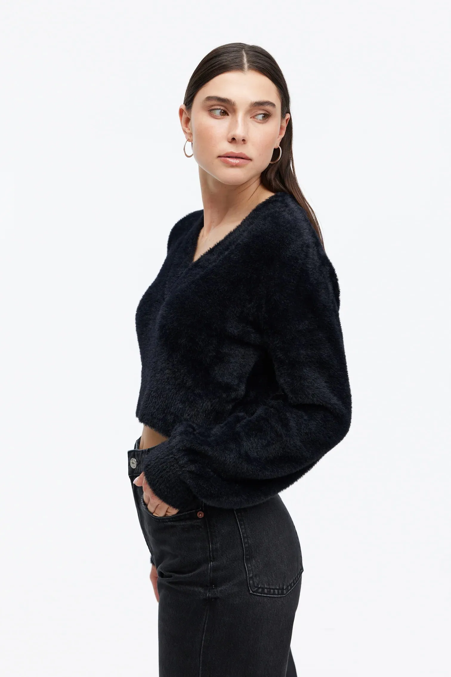 Marina V-neck Fuzzy Sweater I Black