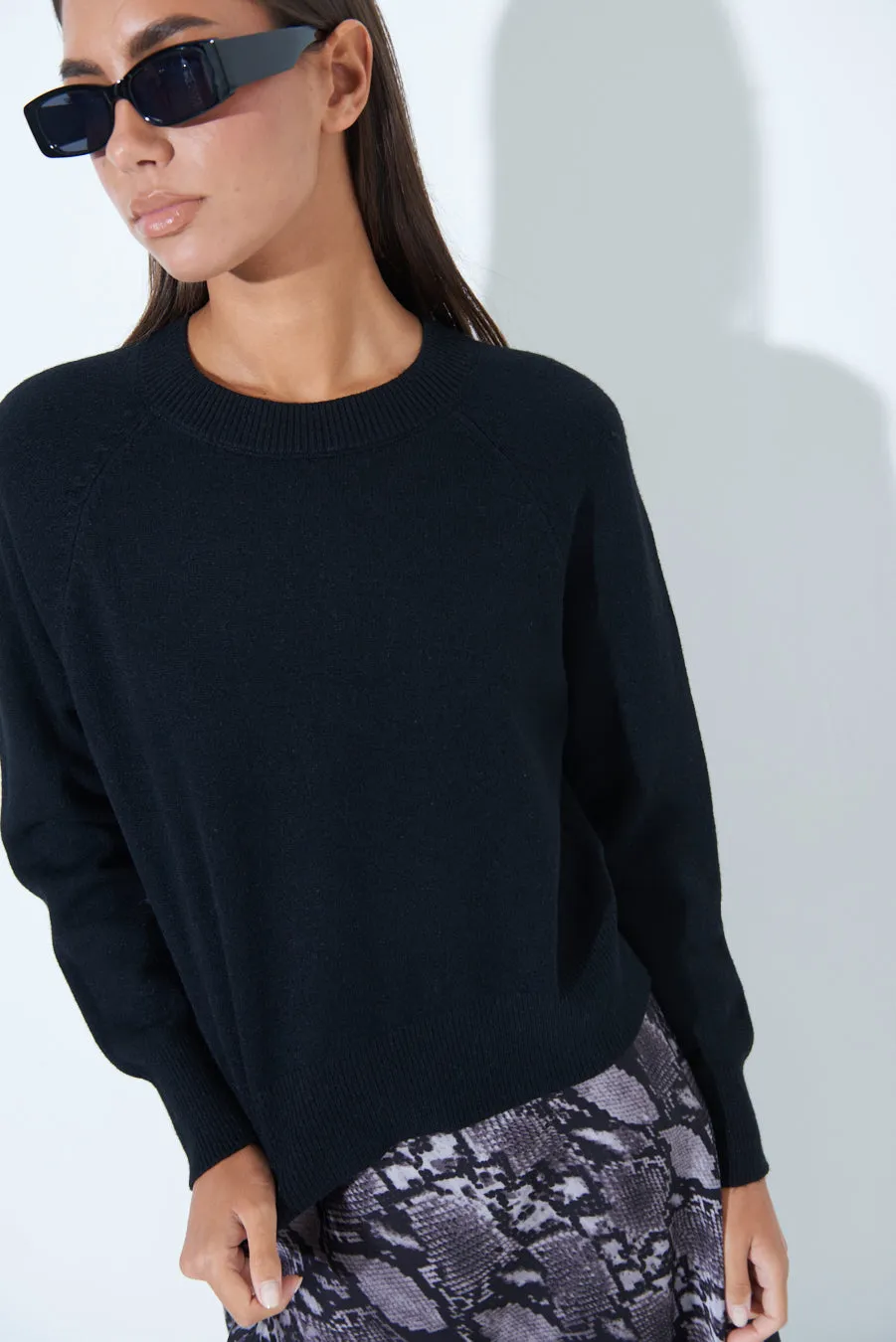 Relaxed fit knit sweater with ribbed cuffs wholesale