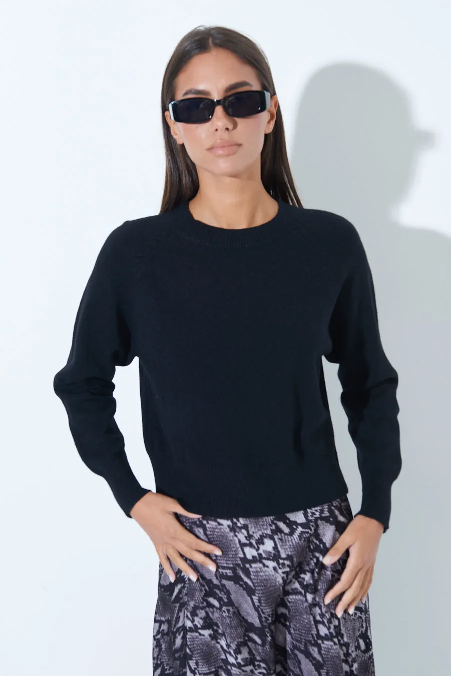 Relaxed fit knit sweater with ribbed cuffs wholesale